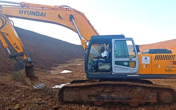 EXCAVATOR-30-TONNE-750x563